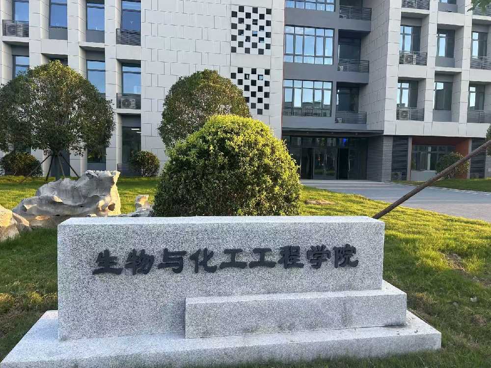 铁岭市扬州职业大学体育场高杆灯项目